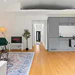 Luxury Oxford Bungalow